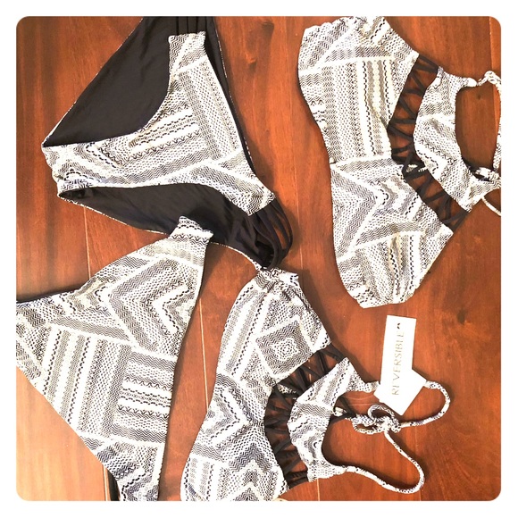 Medium and a large. Excellent used condition - Picture 1 of 3